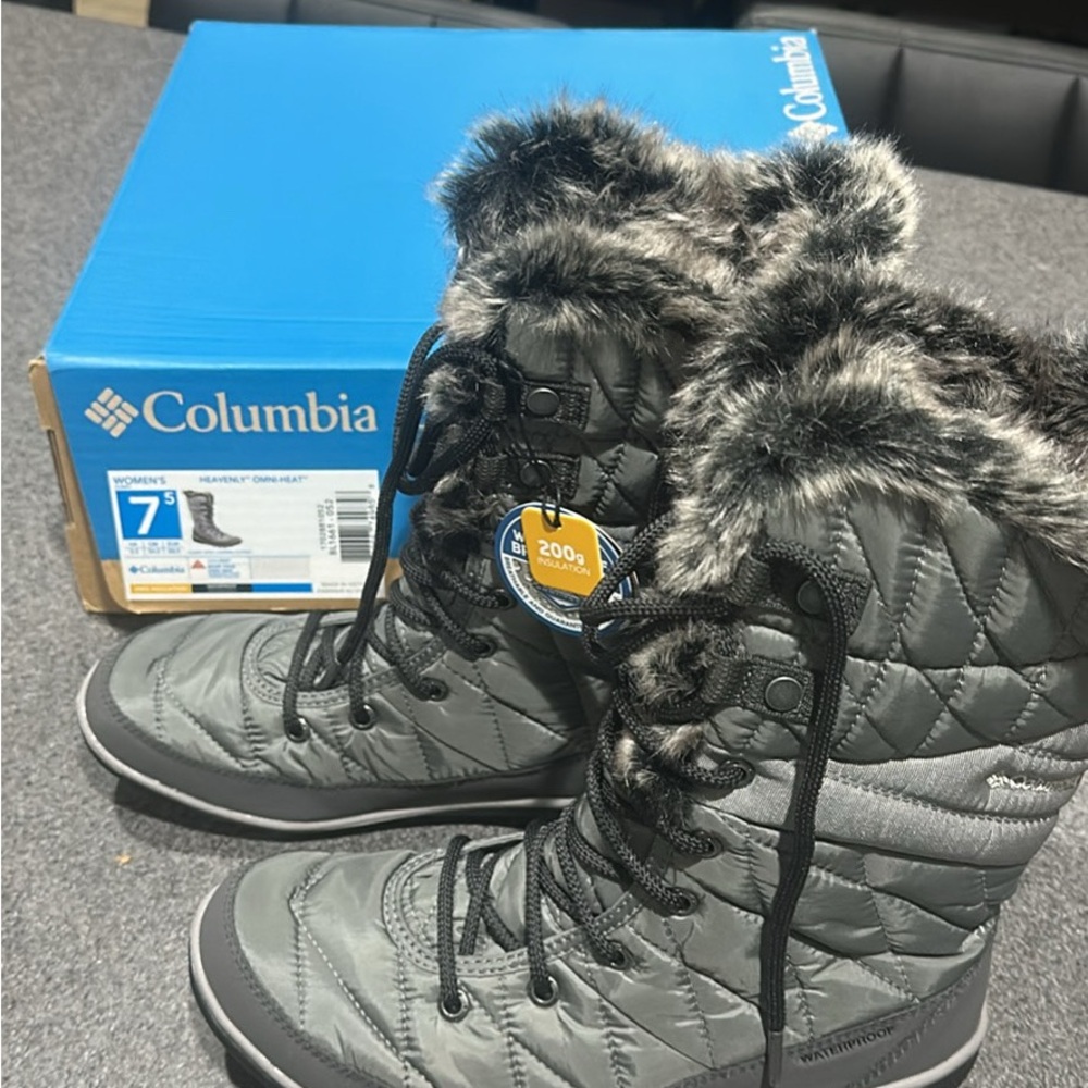 *NWT * Women's Columbia Boots: Heavenly Omni-Heat (Size 7.5)